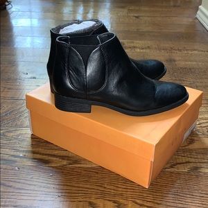 UNISA black shoes